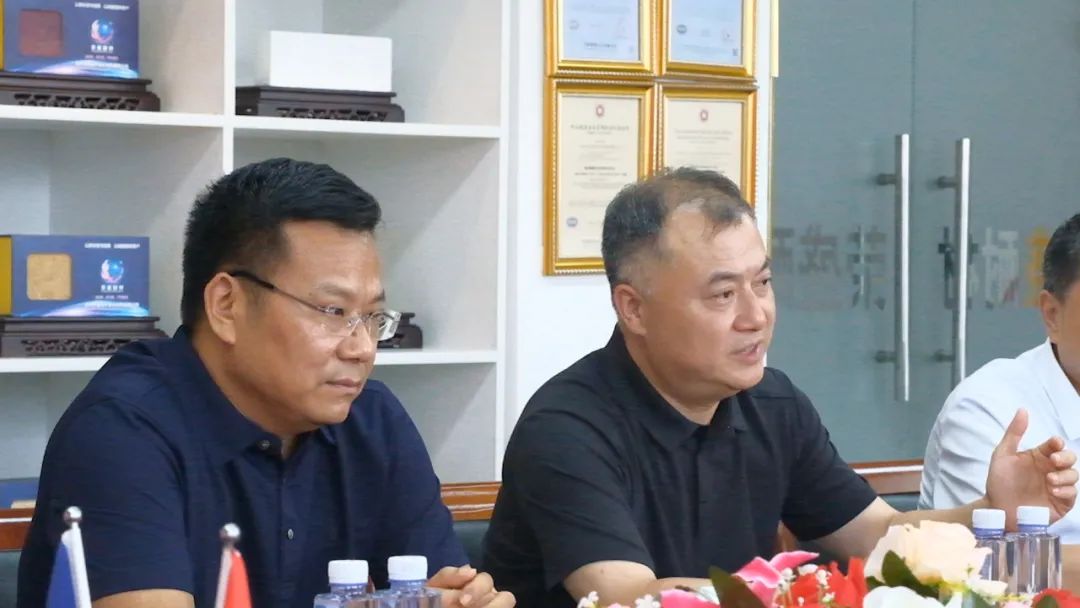 新密市委常委、政法委書記劉軍杰一行蒞臨榮盛科技集團(tuán)調(diào)研指導(dǎo)