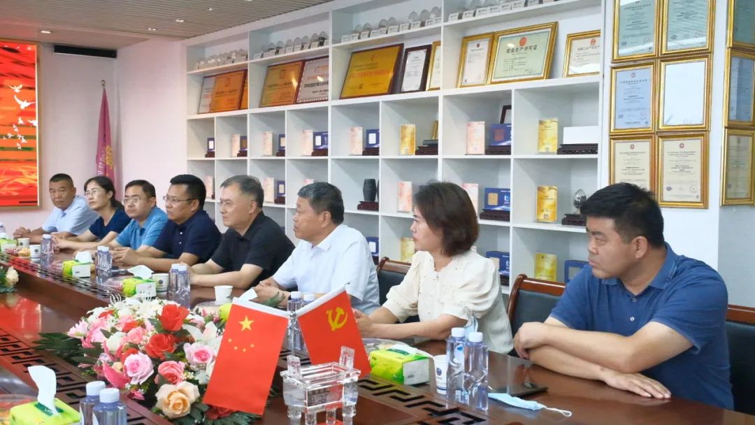 新密市委常委、政法委書記劉軍杰一行蒞臨榮盛科技集團(tuán)調(diào)研指導(dǎo)